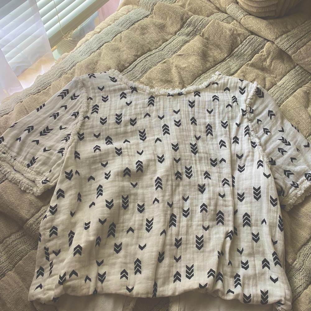 Boutique cropped shirt